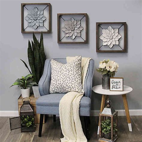 Stratton Home Décor Metal Flower 1575 Inch Square Framed Wall Art