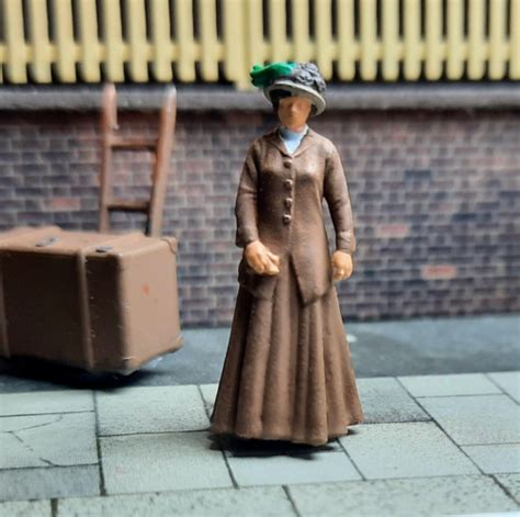 Oo Gauge Edwardian Lady Figure Mama Railway Children Professionally
