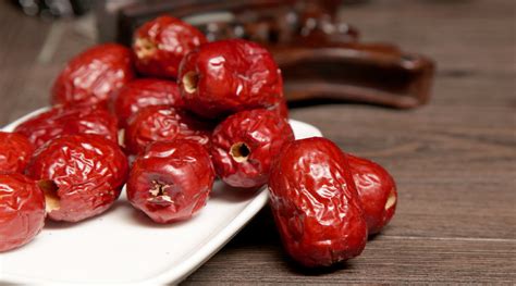 Natural Seedless Dates Pitted Dates - Buy Pitted Dates,Seedless Dates,Natural Dates Product on 