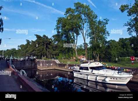 Boat Moored In Gunthorpe Lock In Nottinghamshire Stock Photo Alamy