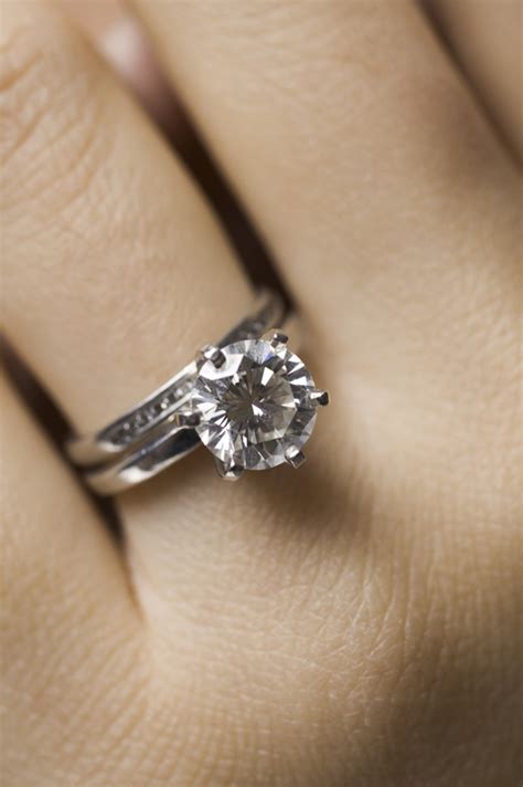 how to wear a wedding ring set the right way blog