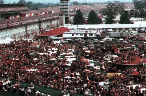 Huge Snakepit Crowd Photo 1980 Indy 500