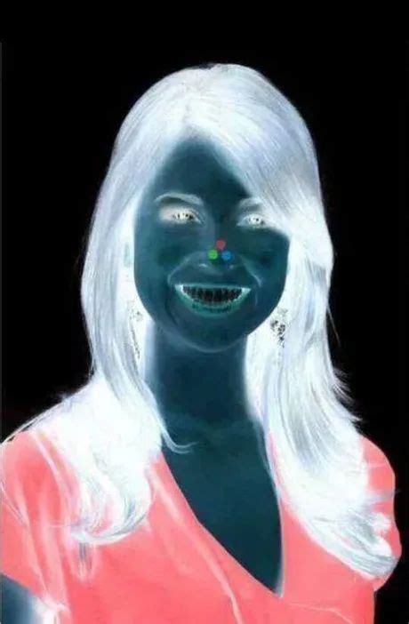 Stare At The Red Dot On Her Nose For Seconds And Then Look At A Plain Wall While Blinking