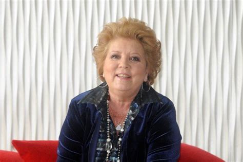 In aggiunta lui è un tipo estremamente sicuro di se perché ha a che fare con moltissime persone tutto il giorno e questo lo rende decisamente il tipo di uomo che piace alle donne. Wilma De Angelis shock: Alle donne piace essere insultate ...