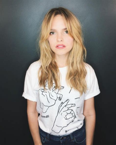 We would like to show you a description here but the site won't allow us. Curtain bangs: les stars nous inspirent | Elle Québec ...