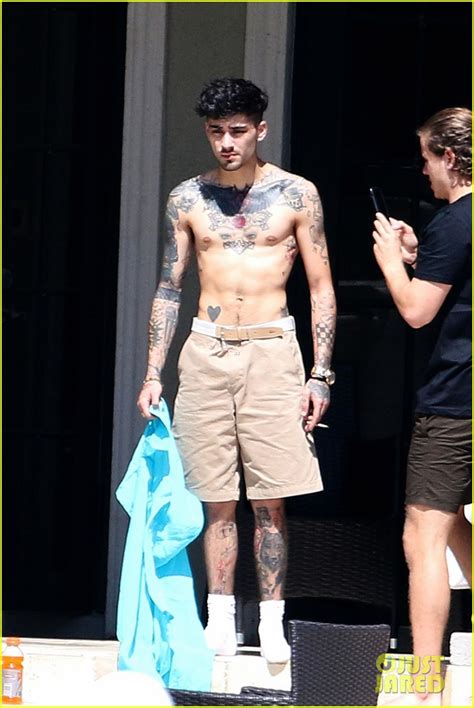 Zayn Malik Goes Shirtless While Hanging Poolside In Miami Photo