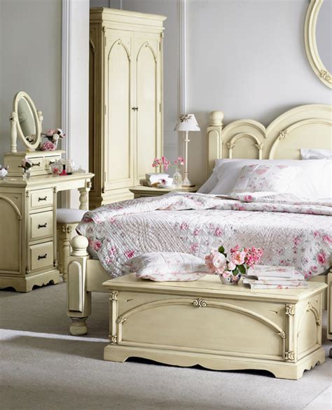 From traditional to modern, furniture comes in styles to inspire you to create the bedroom retreat of your dreams. Antique Bedroom Furniture | www.WhiteBedroomFurniture.co.uk