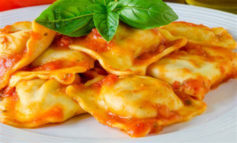 Raviolis au bœuf et à la sauce tomate