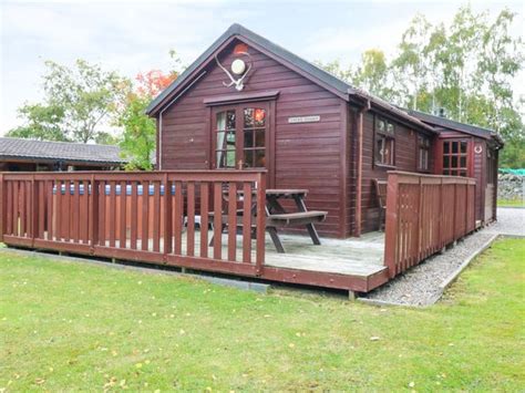 Hire a lodge for 2 or 3 nights and take advantage of a luxury break in some awesome landscapes. Creag Dhubh Lodge // View Incredible Deals - Only £20 Deposit
