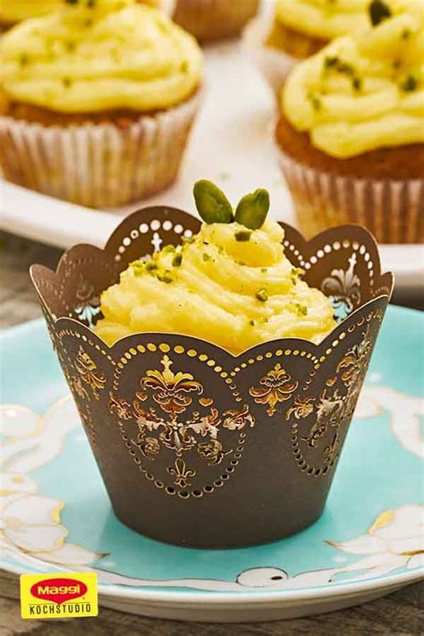 Heute zeigen wir euch einen sehr leckeren und nahrhaften kuchen mit selbstgemachtem pudding. Birnen-Cupcakes mit Puddingcreme | Rezept in 2020 ...