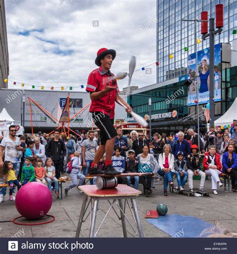 Juggler Street Act Hi Res Stock Photography And Images Alamy