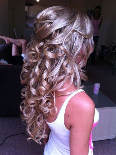 Maybe you would like to learn more about one of these? 22 Awesome Graduation Hairstyles Collection - SheIdeas