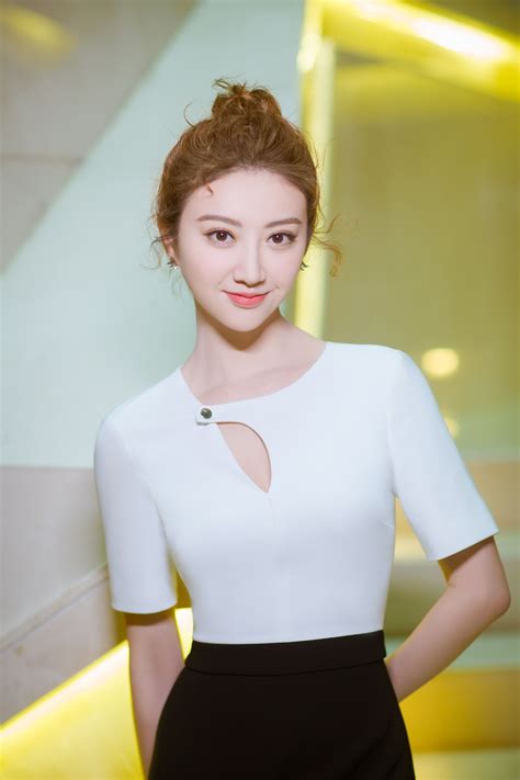 Pretty Red Hair Figure Model Chinese Actress Beautiful Women