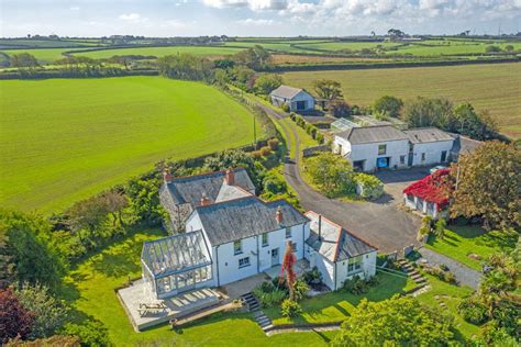 The Most Charming Farmhouses On The Market Right Now Property