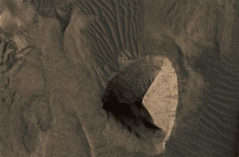 Ufo Hunters Claim This Image Shows A Pyramid On Mars Aol