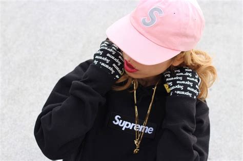 ﻿meet Supreme Miho The Girl With A Thousand Supreme Box Logos On Instagram 6 Kix