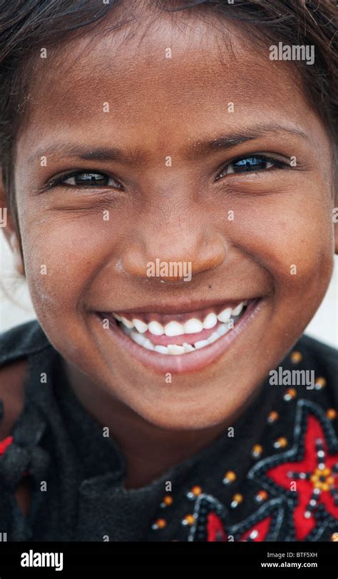 Indian Poor Girl Smile Hi Res Stock Photography And Images Alamy