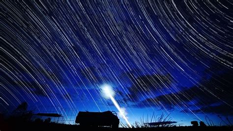 Grant Schwartzkopffs Amazing Image Of Meteors In Halleys Comet Trail