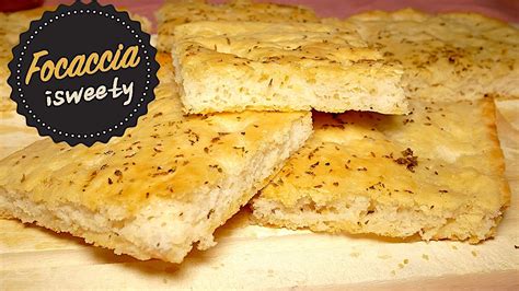 Diciamo che le mani in pasta le abbiamo messe anche noi, ci conoscono di più con il nostro primo blog thesprintsisters.com e per questo forse, nessuno ha mai pensato a noi come alle blogger che amano cucinare. Focaccia Fatta in Casa Soffice e Fragrante [Video 4K ...