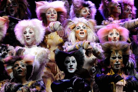 Cats Broadway Cast 2016 Kourtney Kardashian With Kids At Cats On