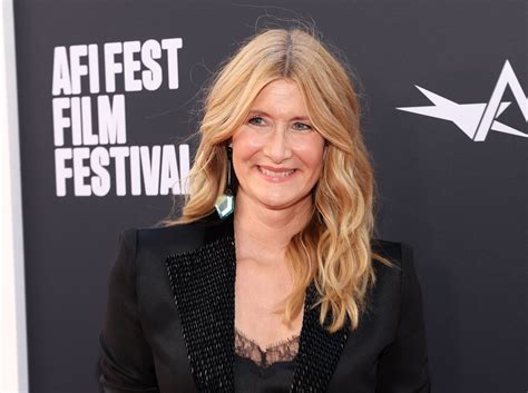 laura dern recognized from taylor swift video on jurassic park tour indiewire