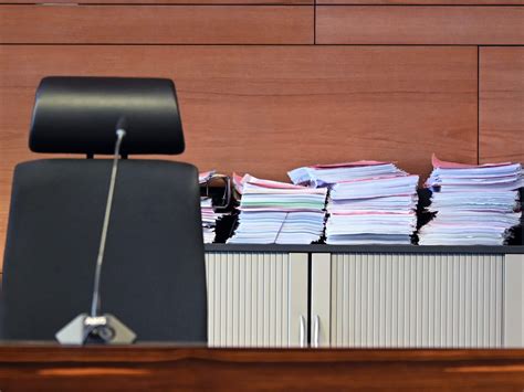 Das amtsgeheimnis ist in österreich normalität. Muss das Amtsgeheimnis abgeschafft werden? - Frage des ...