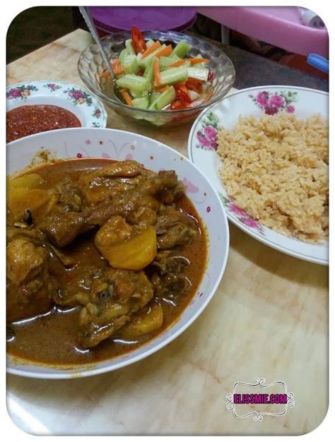 Gulai ayam biasanya bisa kita temukan di restoran makanan padang. Nasi Minyak dan Gulai Ayam Terengganu Style | Rice ...