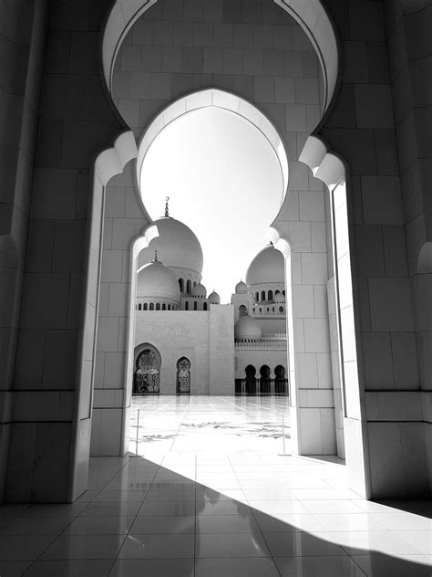Sheikh Zayed Grand Mosque Seen From Courtyard · Free Stock Photo
