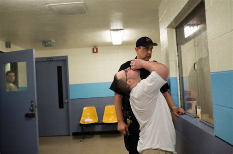 Opioid Users Are Filling Jails. Why Don’t Jails Treat Them? - The New