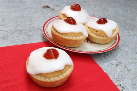 Preparing to blind bake the never fail sweet shortcrust pastry :: Mary Berry Sweet Shortcrust Pastry For Mince Pies : How To ...