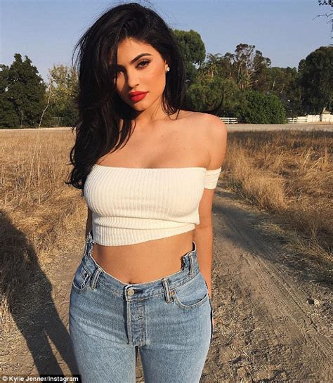 Kylie Jenner Insists She Hasn T Had Breast Implants After Snapchat Photos Daily Mail Online