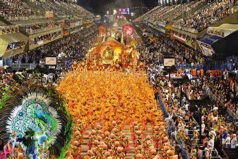 Desfile De Carnaval No Rio De Janeiro Reserve Em