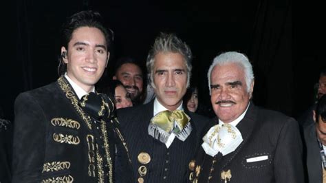 Vicente Fernández Cantó Con Sus Hijos En Los Latin Grammy
