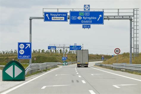 Aug 17, 2021 · társaságunk a kezelésében lévő közel 32 000 kilométernyi országos közúthálózat fenntartási és üzemeltetési feladatait látja el. Nyolc percet és több száz forintot spórol az M31-es autóút