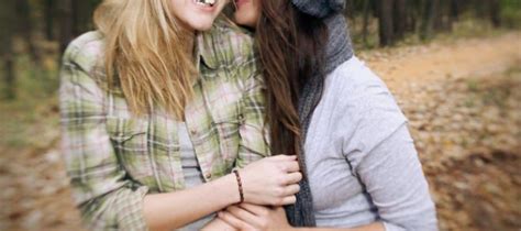 Un Estudio Revela Que Las Lesbianas Tienen Su Primera Relaci N Sexual