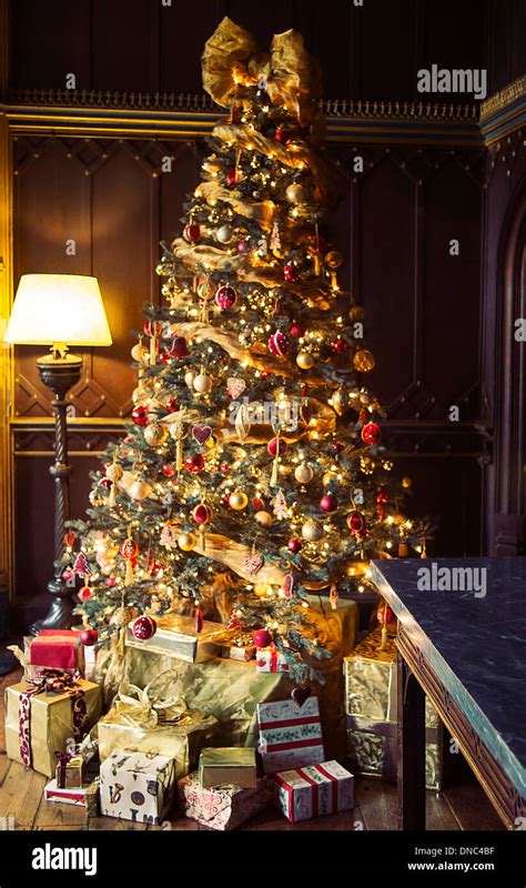 Christmas Tree In An English Country House Stock Photo 64805763 Alamy
