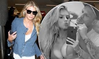 Charlotte Mckinney Covers Up At Lax Before Posting Bikini Photo To Instagram Daily Mail Online