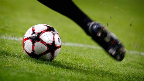 Voetbal international houdt je op de ho. KNVB zet streep door seizoen betaald voetbal | RTL Nieuws