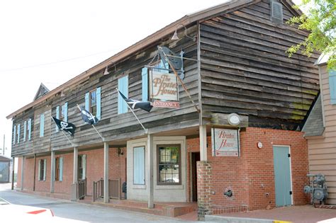 10 Places Where Locals Love to Eat in Savannah - Where to Find Savannah