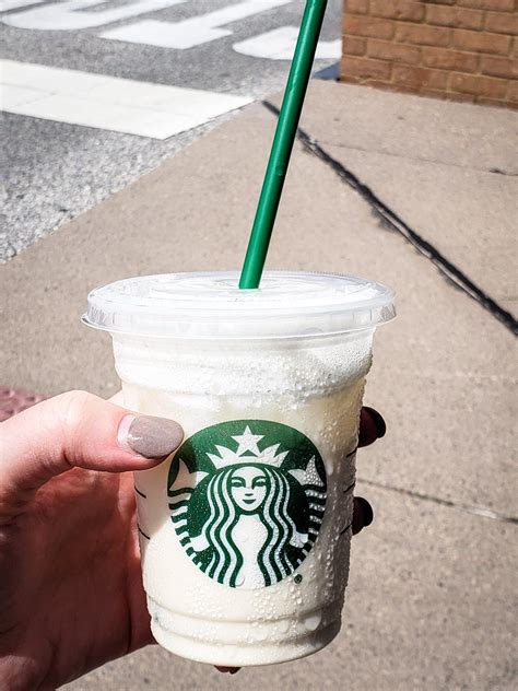 Keto Starbucks Drinks - 5 Low Carb Drinks to Order | Starbucks drinks, Healthy starbucks drinks ...
