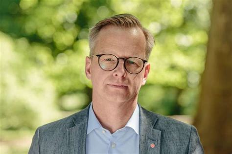 7 this photo can be downloaded. Mikael Damberg först ut i Socialdemokraternas nya ...