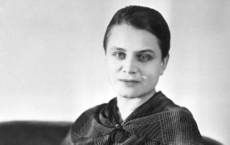 Toyen — in 1930 toyen, eigentlich marie čermínová (* 21. Tajuplný životní příběh jedné z nejvýznamnějších českých ...