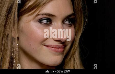 Weeks Later Imogen Poots Date Stock Photo Alamy
