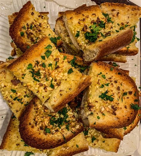 just some garlic bread 9gag
