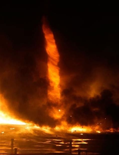 Tornadoes Fire And Lightning Oh My 60 Pics Fire Tornado Amazing