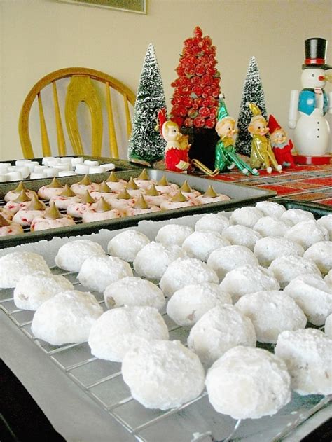 Here's the recipe… recipe for polvorones de almendra (almond shortbread cookies). Mexican Wedding Cookies Recipe - Flour On My Face