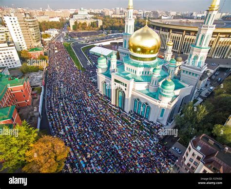 Moscow Russia 24th Sep 2015 An Aerial View Of Muslims Praying Stock