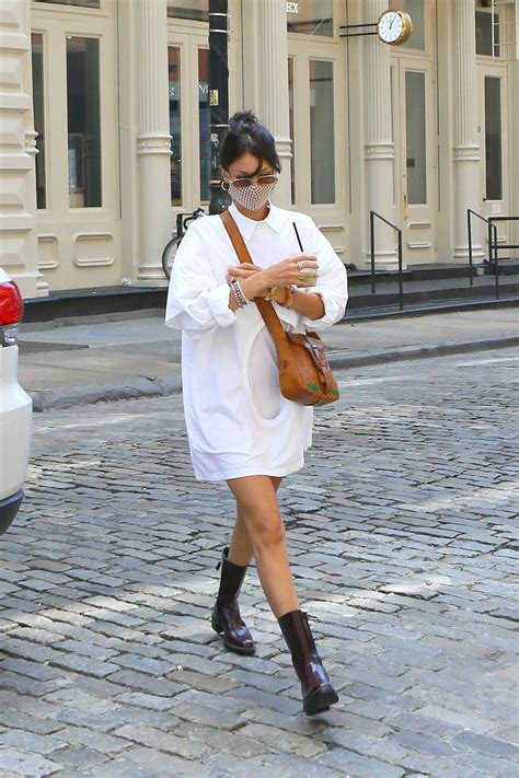 Krisvog adlı kullanıcının koleksiyonu • son güncelleme: Bella Hadid Street Style 08/28/2020 • CelebMafia