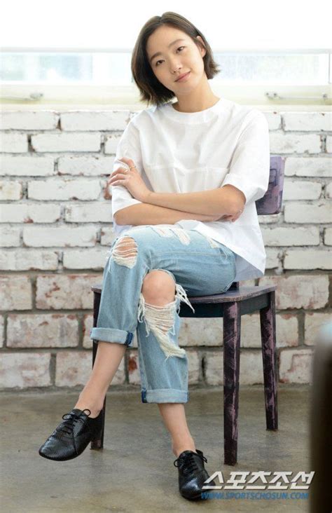 Go eun played the role of eun tak, the goblin's bride and the only person who could end his *suffering* as an immortal being. Kim Go-eun | Kim go eun, Fashion, Celebs