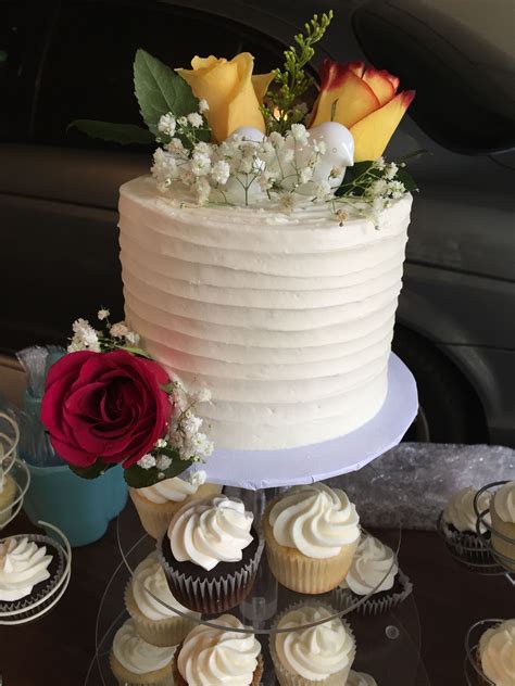 Small Ceremony Cake With Fresh Flowers Daddy Cakes Bakery